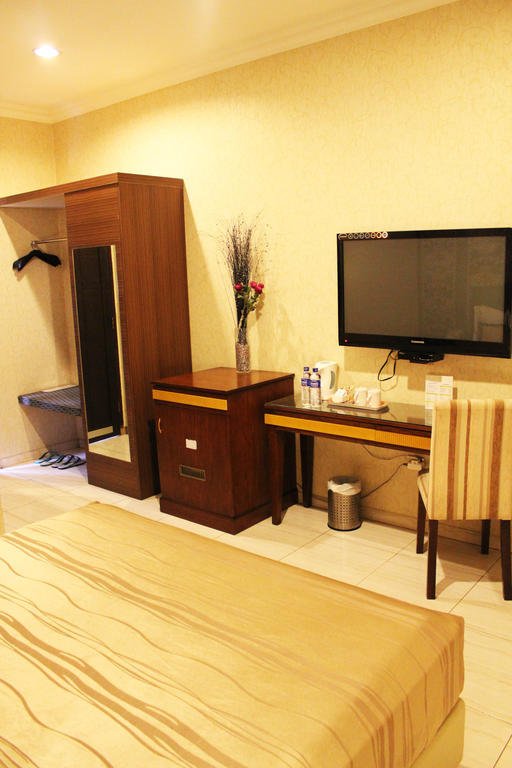 Hotel C3 Semarang Exterior photo
